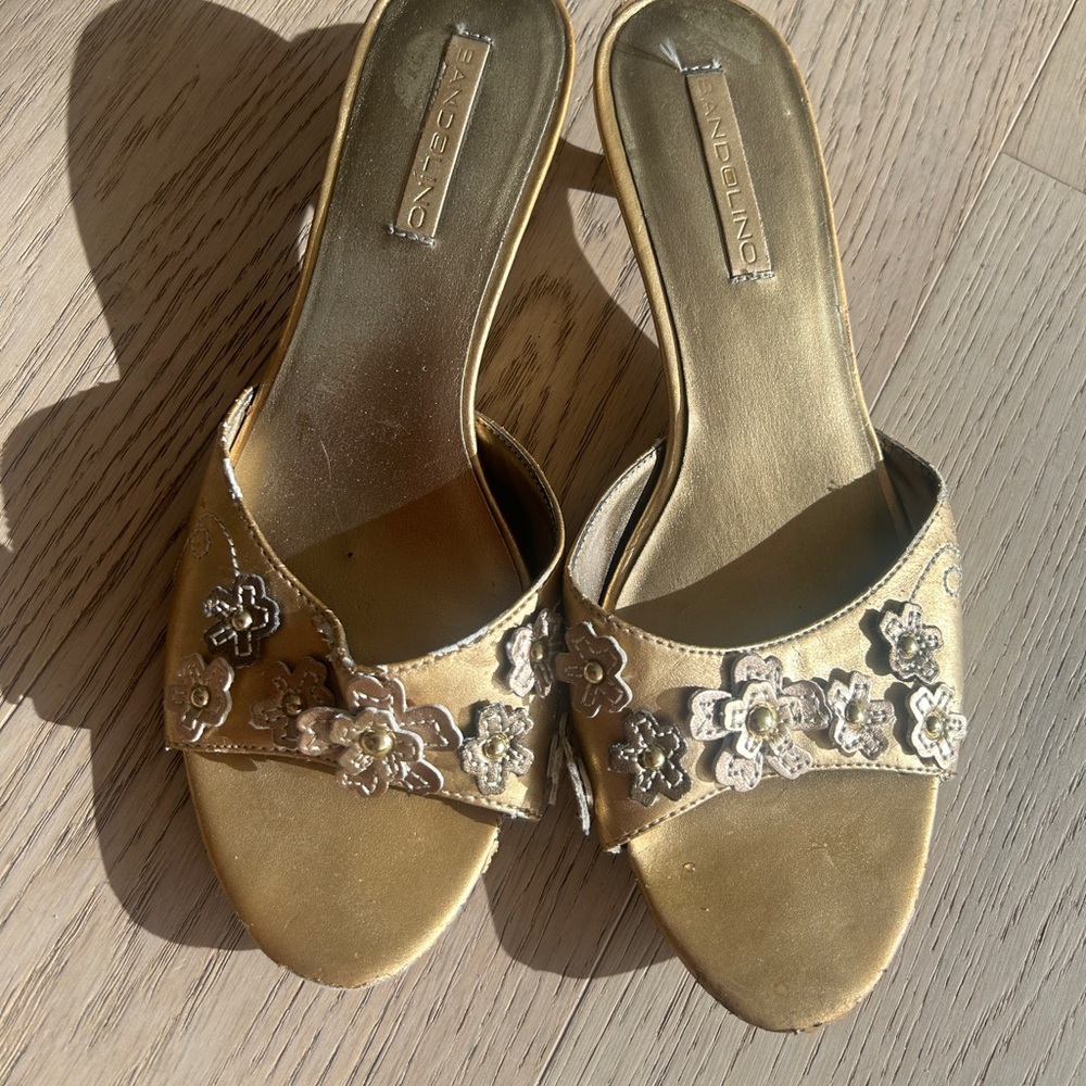 Vintage Gold Flower Kitten Heels